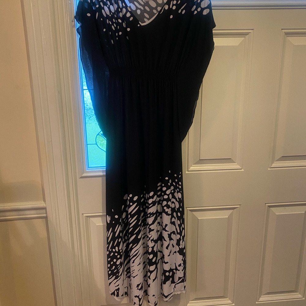 Women’s small periwinkle black and white dress